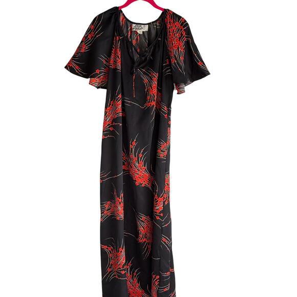 Hilo Hattie Dresses & Skirts - VINTAGE HILO HATTIE'S Black and Red Floral Wide Sleeve Ladies Dress, M